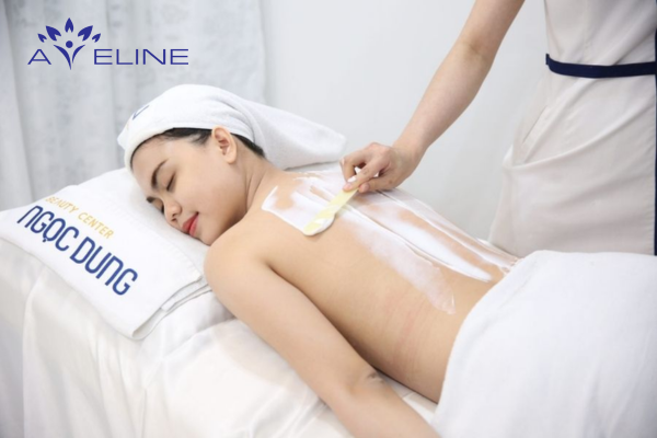 Hướng dẫn cách xử lý lông mọc ở lưng nữ giới