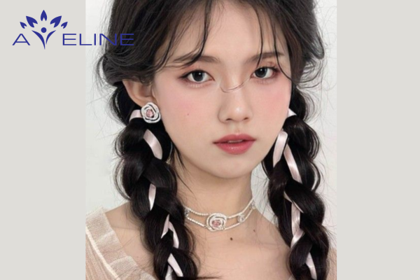 Tết tóc với dây ruy băng